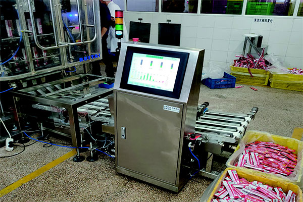 多列高精度檢重秤稱重現場.jpg 多列高精度檢重秤稱重現場.jpg